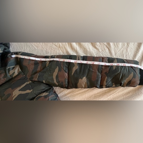 American Eagle Outfitters Army Camo Puffer Jacket, Size -S - Picture 7 of 11